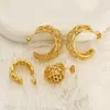 Pendientes Huecos Europeos y Americanos de Nicho de Alta Gama con Forma de C Transfronterizos para Mujer Acero de Titanio Chapado en Oro Versátiles Modernos Joyería Personalizada al por Mayor