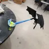 Cantinho de Livros Chama de Dragão Transfronteiriço, um artesanato impresso em 3D com um dragão cuspidor de fogo e luzes de estante brilhantes