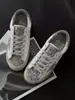 Tenis con estampado de estrellas para mujer, nueva colección de otoño 2026, versátiles tenis blancos distressed de suela gruesa que aumentan la altura, zapatillas deportivas casuales retro