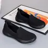 Zapatos de mujer de talla grande 35-42 transfronterizos, nuevo modelo de verano, malla transpirable, puntera ancha, zapatos cómodos para caminar, zapatos antideslizantes para personas mayores