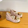 Zapatos planos de camelia francesa de gamuza para mujer, tamaño pequeño, con plataforma para aumentar la altura, colección de otoño 2026, versátiles y adecuados para el trabajo, estilo Mary Jane