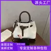 Nova bolsa casual estilosa de ombro e transversal, bolsa feminina simples e chique, bolsa tipo balde da moda, personalizada de fábrica