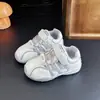 Zapatillas para niñas 2026 otoño nuevo modelo zapatos casuales para niños pequeños, medianos y grandes, zapatillas de correr de moda para la temporada de regreso a clases