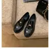 Mocassins Slip-On de Couro Espesso Estilo Britânico Retrô para Mulheres, Novo Modelo 2025, Design de Moeda Dourada Pequena, Sapatos Preguiçosos de Couro com Salto Grosso