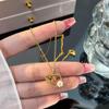Collar de acero de titanio con diseño de flor inteligente de lujo para mujer, colgante de amor de alta gama con múltiples combinaciones y detalles sensibles al color, accesorios de cadena para clavícula.