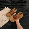 Zapatos de mujer retro versátiles de punta fina con suela plana, novedad popular otoño 2026, zapatos Mary Jane de lunares con plataforma para aumentar la altura