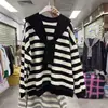 [con Chal] Sudadera Fina de Manga Larga y Cuello Redondo Talla Extra Grande 150 kg para Mujer, Primavera y Otoño, Corte Holgado, Top Rayado que Reduce la Edad para Mujeres de Tallas Grandes