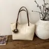 Bolsa de Mão Feminina de Alto Padrão Transfronteiriça com Toque Luxuoso, Bolsa de Ombro de Luxo Leve, Bolsa Tote Outono e Inverno, Bolsa Feminina de Grande Capacidade 2025 para o Dia a Dia