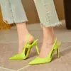 Sapatos femininos de moda europeia e americana plus size para travessia de fronteira 2026, salto agulha, bico fechado, sandálias de cor doce, sandálias femininas