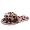 Comercio exterior transfronterizo talla grande 2023 verano nuevo moda europea y americana personalidad espiga clip dedo mujer Mao Mao pantuflas planas