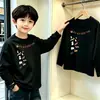 Camiseta de manga comprida para meninos, algodão puro, novo estilo primavera/outono 2026, cor sólida, gola redonda, top de base para crianças mais velhas