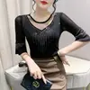 Top Feminino Europeu de Verão Novo Estilo Malha Moda Vazado Strass Sexy Versátil Emagrecedor Manga Três Quartos Proteção Solar