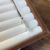 Pingente de Barra de Ouro Pequena Gelo Triturado Quadrado da Sorte Colar Feminino Estilo Old Money Design Pesado Corrente de Clavícula com Corda Trançada para Casal