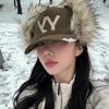 Corea del Sur Otoño e Invierno Nuevo Gorro de Piel Sintética Bordado con Letra Yy para Mujer, Grueso de Pana Cálido con Protección para las Orejas, Gorro Lei Feng