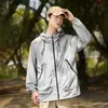 2025 Nova Roupa de Proteção Solar de Verão Estilo Casal Roupa para a Pele Jaqueta Esportiva com Capuz Respirável Jaqueta Masculina para Montanhismo ao Ar Livre