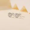 Pendientes de Trébol de Cuatro Hojas Lisos de Plata de Ley S925 Yuebao Jewelry, Sencillos y de Nicho, Versátiles para el Trabajo, Pendientes de Estilo Básico, Artículo Más Vendido