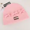Gorro de punto de estilo coreano inspirado en la dopamina con un lazo, diseñado para mujeres, que proporciona calor y protección para los oídos en otoño e invierno, y favorece el rostro; un sombrero pequeño y elegante para estudiantes