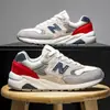 Zapatos Deportivos Retro de Cuero Genuino New Balance Frescos para Correr de Primavera y Otoño Nuevos de Fábrica Zapatos para Correr de Hombre Zapatos de Mujer Venta al por Mayor para Hombre Ligeros Modernos