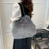 Bolsa de pele de alta qualidade para outono e inverno, bolsa feminina de pelúcia com corrente para usar embaixo do braço ou no ombro, bolsa de mão versátil, bolsa transversal