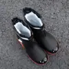 Botas de lluvia para hombre de media pantorrilla antideslizantes impermeables zapatos nueva moda exterior cerradas botas de agua cálidas zapatos cortos de goma hombre venta al por mayor