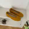 Zapatos planos de mujer estilo retro con punta redonda y boca poco profunda, nueva colección otoño 2026, mocasines casuales versátiles de gamuza sin cordones