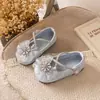 Zapatos de cuero cerrados estilo hada 2026 primavera/otoño nuevos versión coreana zapatos de princesa para niñas con lazo de pedrería para combinar con faldas
