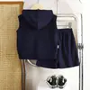 Chaleco sin mangas con capucha de punto gofrado y cierres a presión, un top casual y moderno para niños, con un diseño simple y versátil de corte holgado