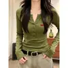 Camiseta feminina de manga longa com gola Henry em algodão de bambu 2026 novo estilo fashion versátil cor café fina camada base top outono