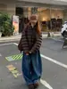 Chaqueta de algodón acolchada ligera súper elegante estilo coreano para mujer, diseño corto con capucha, perfecta para figuras petite, proporcionando calidez y un estilo de cuello alto para invierno