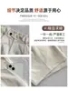 Calça feminina estilo coreano, cor de café, corte relaxed, perna larga, coleção outono 2026, cintura alta, modelagem solta, emagrecimento e valoriza silhuetas petite, com design de perna curva