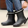 Botas de chuva antiderrapantes da moda, de cano médio, em blocos de cor e cor sólida; sapatos pretos impermeáveis de sola grossa; botas de chuva quentes e espessadas; estilos de cano curto e alto