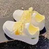Zapatillas Blancas Únicas de Alta Apariencia con Suela Gruesa en Forma de Corazón para Mujer, Zapatos Casuales de Malla Primavera/Verano 2026, Zapatillas Versátiles de Moda para Estudiantes y Commuters