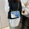 Bolsa Transversal de Corrente para Ombro Feminina Casual Nova na Moda com Design de Costura em Jeans