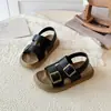 Sandalias Birkenstock para Niños 2026 Verano Nuevas para Niñas Suela Suave Punta Abierta Zapatos de Playa para Niños Transpirables Versátiles Sandalias Pantuflas