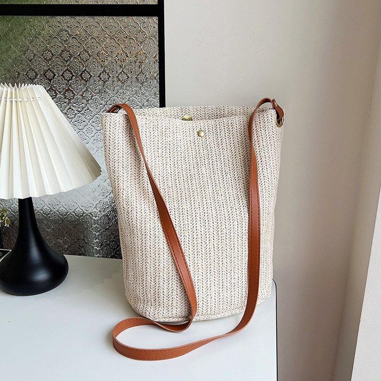 编织包女包新款潮2024夏草编简约百搭小清新水桶包个性单肩斜