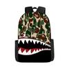 Mochila de estudante de tubarão de correspondência de cores de camuflagem transfronteiriça Impressão digital de grande capacidade Cartoon Anime Mochila Mochila