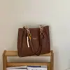 Bolsa tote com padrão trançado, bolsa feminina de grande capacidade, nova bolsa de ombro versátil de alta qualidade, tendência de verão 2026, vintage