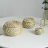 Cesta de armazenamento de palha cesta de palha trançada com tampa cesta de armazenamento redonda estilo pastoral para mesa caixa de joias cesta de armazenamento de rattan