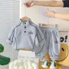 Roupas Infantis Conjunto de Moletom Masculino Primavera 2026 Novo Estilo para Crianças Pequenas Primavera e Outono Esportivo Conjunto de Duas Peças da Moda