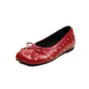 Mocassins Vermelhos da Moda com Solado Macio Confortáveis 2026 Verão Novo Bico Redondo Fundo Plano Boca Rasa Slip-on Sapatos de Vovó