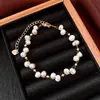 Pulseira de pérolas estilo minimalista francês para mulheres, luxo leve, de alta qualidade, moderna, de nicho, senso de design, joia de mão versátil