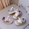 Colección Otoño 2026 Zapatos Casuales de Cuadros de Moda para Bebé Niña Tenis Suaves de Suela Suave para Exteriores para Niños de 1 a 3 Años
