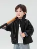 Valle del Viento 2026 Otoño Nueva Chaqueta de Cuero para Motociclista Estilo Coreano Fresca Unisex Chaqueta Versátil de Primavera y Otoño para Niños con Cuello Alto