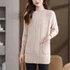 Vestido de Punto Trenzado Estilo Nuevo con Bolsillos, Holgado y Adelgazante, Capa Base Versátil, Longitud Media, Sin Cierre, Cuello Semi Alto