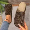 Chinelos femininos retrô europeus e americanos transfronteiriços para uso externo, slip-on, sola macia, estampa de leopardo Birkenstock para o dia a dia, sem salto, estilo preguiçoso, atacado, tamanho grande