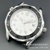 Relógio masculino estilo executivo com movimento chinês NH35, um modelo popular para exportação, apresentando um movimento mecânico totalmente automático e um mostrador luminoso