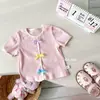 Camiseta de Manga Curta de Verão para Meninas 2025 Novo Estilo Camiseta de Meia Manga para Bebês Top de Verão Justo para Crianças