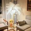 Lámpara de Pie de Plumas Estilo Crema Nórdico para Sala de Estar Dormitorio Lámpara de Atmósfera Celebratoria Estudio Retro Francés Lámpara de Mesa Vertical