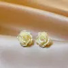 Pendientes de Camelia Blanca para Mujer, Lujo Ligero y Estilo de Gama Alta, Diseño Único, Pendientes Florales de Moda