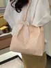Bolsa de Lona com Bolinhas de Design de Nicho para Mulheres, Nova Bolsa de Ombro de Verão 2026, Bolsa Saco Casual Tendência e Popular